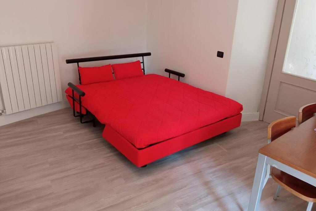 Appartement Entire flat, independent entrance, 20 mins to BGY - Bergamo Milan airport à Nembro Extérieur photo