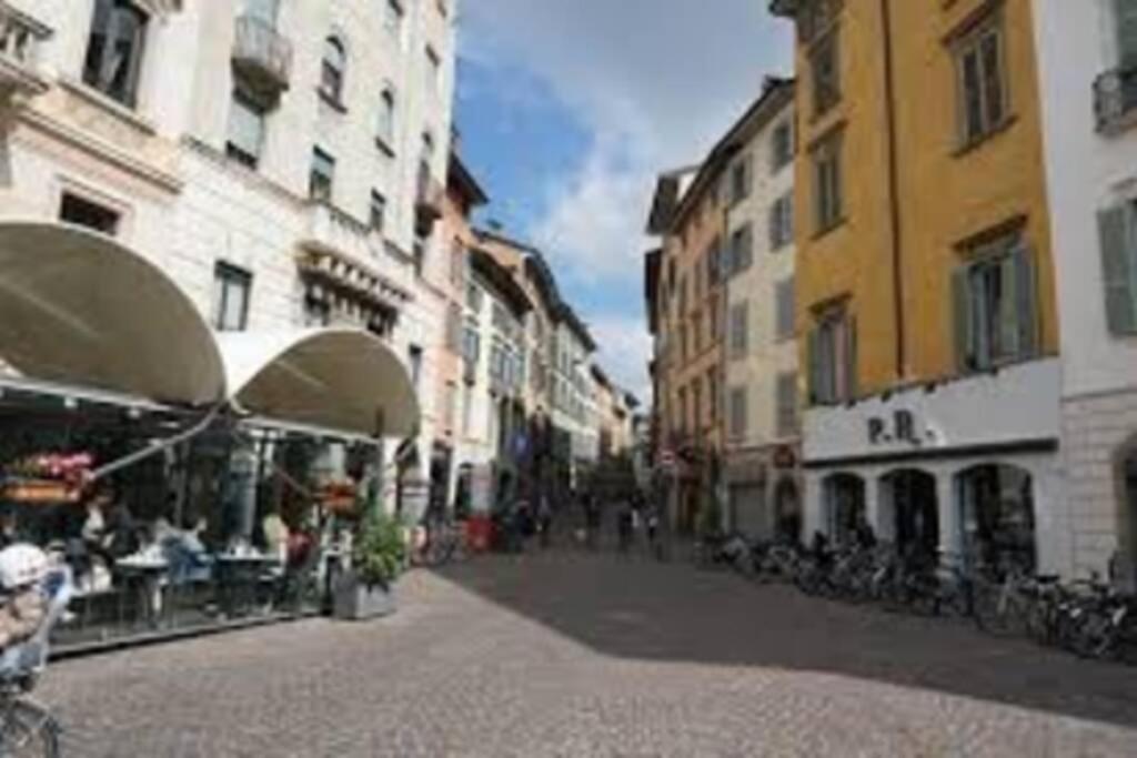 Appartement Entire flat, independent entrance, 20 mins to BGY - Bergamo Milan airport à Nembro Extérieur photo