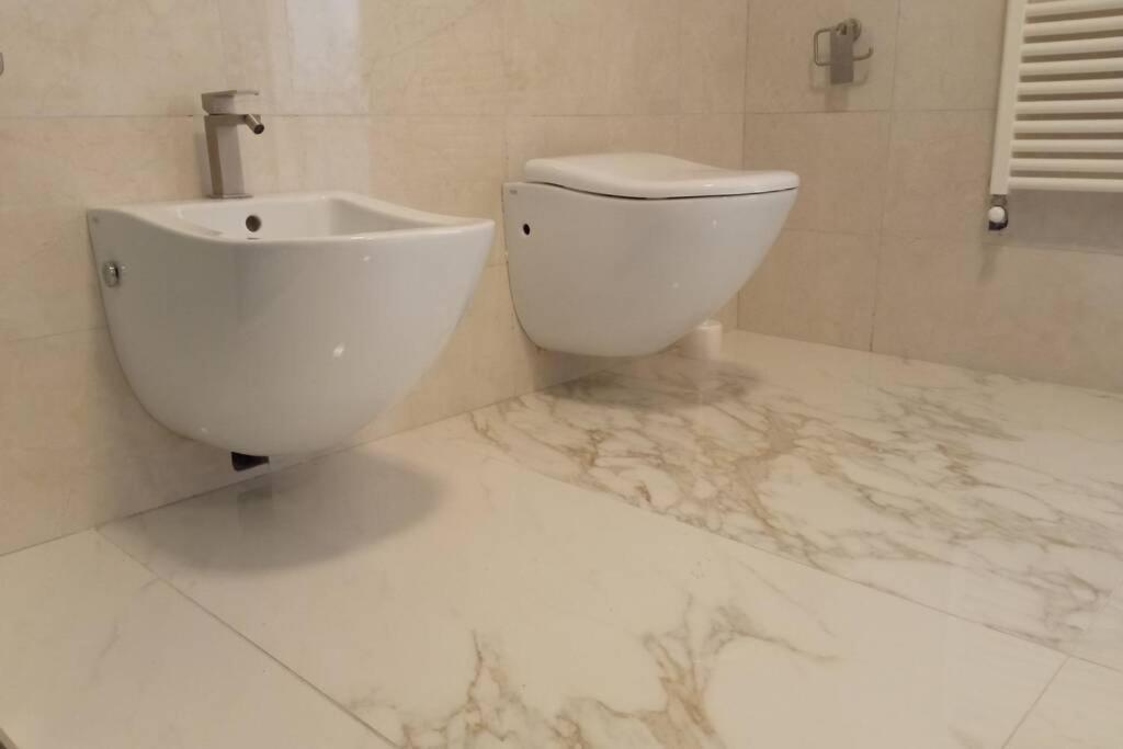 Appartement Entire flat, independent entrance, 20 mins to BGY - Bergamo Milan airport à Nembro Extérieur photo